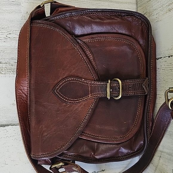 Firu Handmade brown leather crossbody saddlebag lots of pockets - Picture 2 of 14